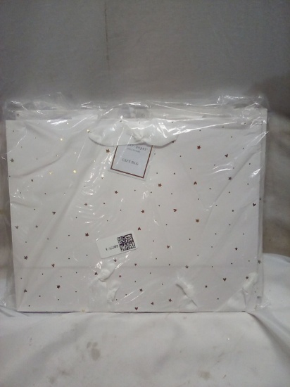 Sugar Paper L.A. Gift Bags. White with Gold Stars & Hearts. Qty 6.