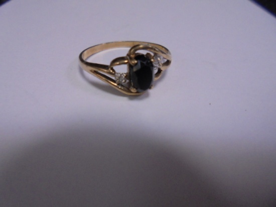 Beautiful Ladies 10k Gold Ring w/ Stones