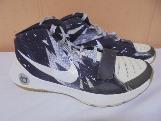 Pair of Men's Nike KD Trey 5 III Shoes