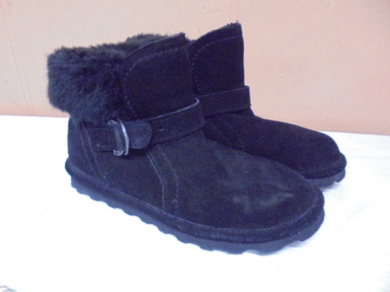 Brand New Pair of Ladies Bear Paw Lined Boots
