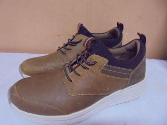 Pair of Men's Clarks Motion Shoes