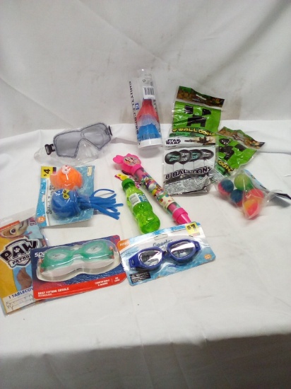 Summer fun lot, goggles, balloons, splash toys, bubbles, bounce ball, table cover