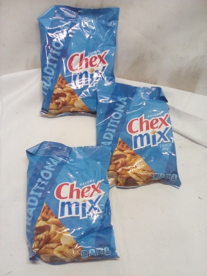 3 Chex Mix 3.75oz Bags of Traditional Savory Snack Mix