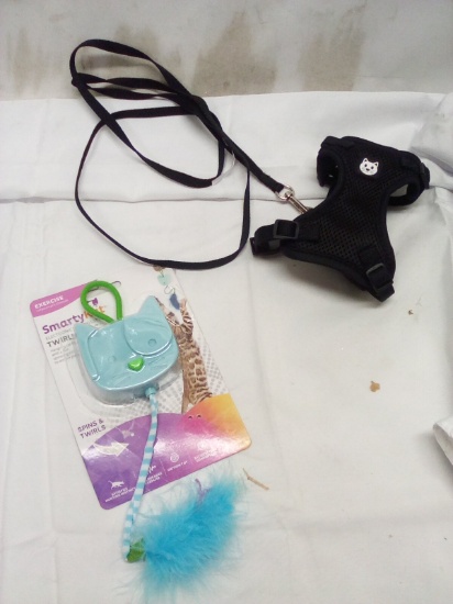 2Pc Cat Lot- 1 SmartyKat Toy, 1 Harness w/ Leash
