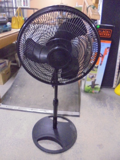 Lasko 3 Speed Oscillating Pedistal Fan