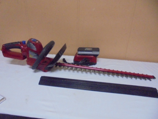Toro 24 Volt 24in Cordless Hedge Trimmer w/ Battery & Charger
