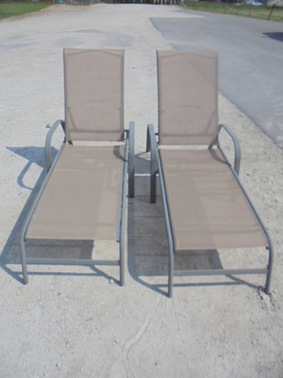 2 Matching Outdoor Chaise Lounge Chairs
