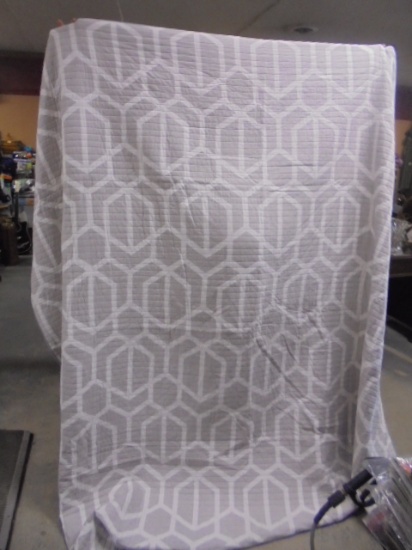 Beautiful King Size Quilt w/ Matching Pillow Shams
