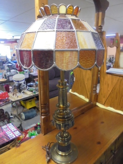 Beautiful Heavy Metal Base Table Lamp w/ Leaded Glass Shade