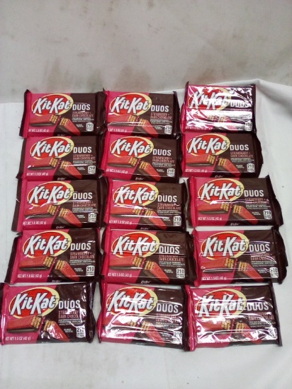 Lot of 15 KitKat Strawberry&Dark Chocolate Duos Wafer Snacks