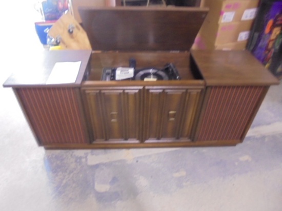 Vintage Emerson AM/FM/8-Track/Turntable Console Stereo