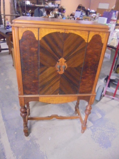 Antique Philco Woodcase Floor Model Radio