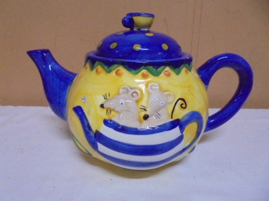 Teapot w/ Mice