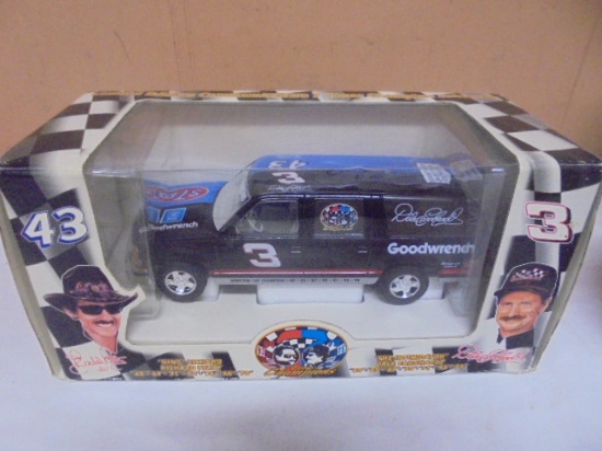Richard Petty/Dale Earnhardt 1:25 Scale Die Cast Suburban