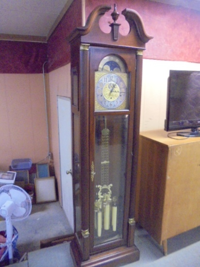 Beautiful Sligh Grandfather Clock w/ Key