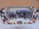 Richard Petty/Dale Earnhardt 1:25 Scale Die Cast Suburban