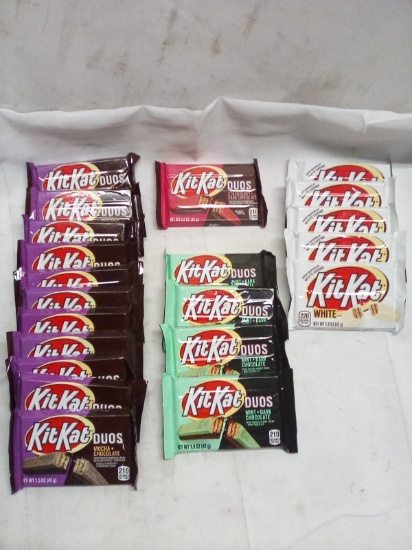 Lot of 21 Assorted Flavor KitKat Wafer and Chocolate Snack Bars