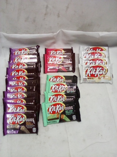 Lot of 21 Assorted Flavor KitKat Wafer and Chocolate Snack Bars