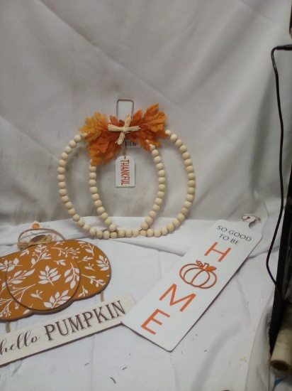 3 Fall wall hangers