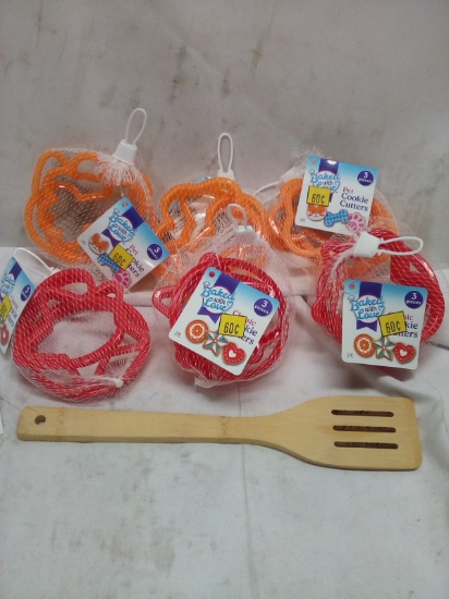 Bamboo Utensil/ Qty 3 Pet Cookie Cutters/ Qty 3 Classic Cookie Cutters