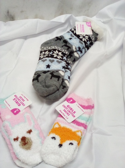 1 pair of slippers 2 pairs socks size 7-3