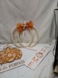 3 Fall wall hangers