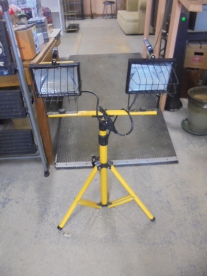 Twin Halogen Work Light on Adjustable Height Stand