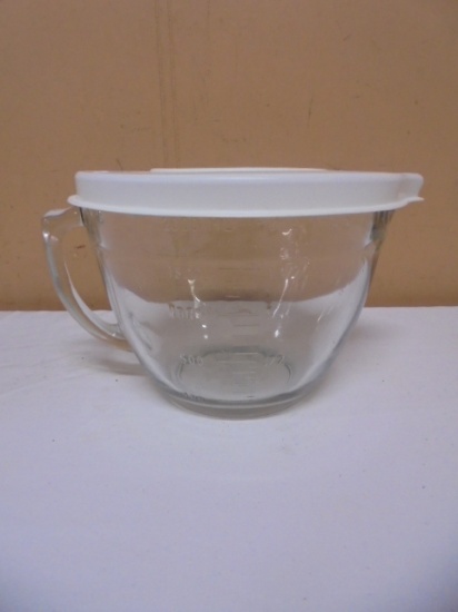 The Pampered Chef 8 Cup Glass Measuring Cup w/ Lid