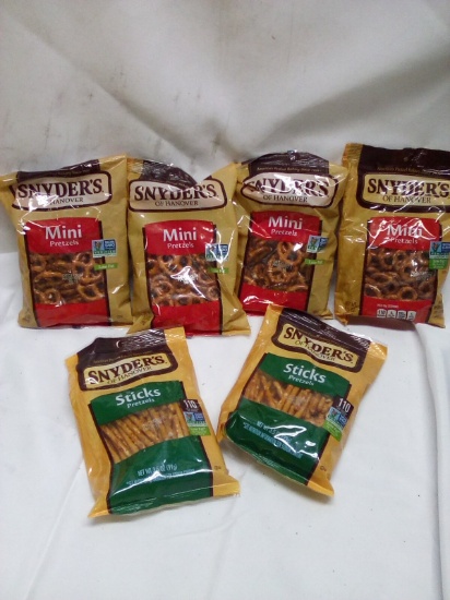 Lot of 6 Snyders 3.5oz Pretzel Snack Bags- (4) Mini, (2) Sticks