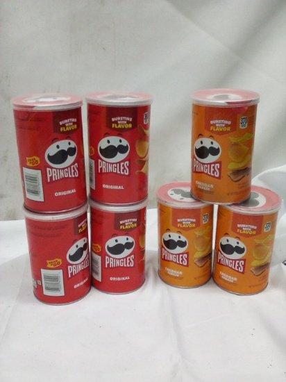 7 Assorted Snack Size Pringles- (3) Cheddar, (4) Original