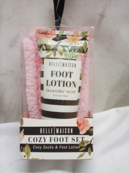 2Pc Belle|Mason Lot Foot Set- (1) Pair of Cozy Socks, (1) Lav. Mint Foot Lotion