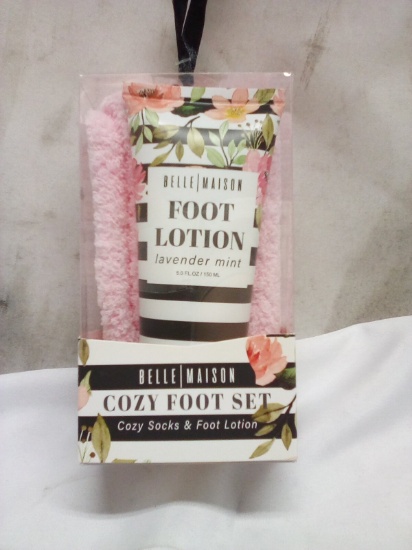 2Pc Belle|Mason Lot Foot Set- (1) Pair of Cozy Socks, (1) Lav. Mint Foot Lotion