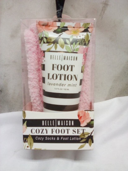 2Pc Belle|Mason Lot Foot Set- (1) Pair of Cozy Socks, (1) Lav. Mint Foot Lotion