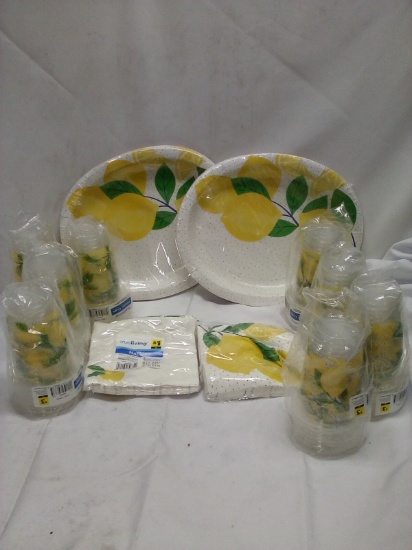 Qty 2 Paper Plates 8ct/ Qty 8 Plastic Cup 8ct/ Qty 2 Napkins 16ct