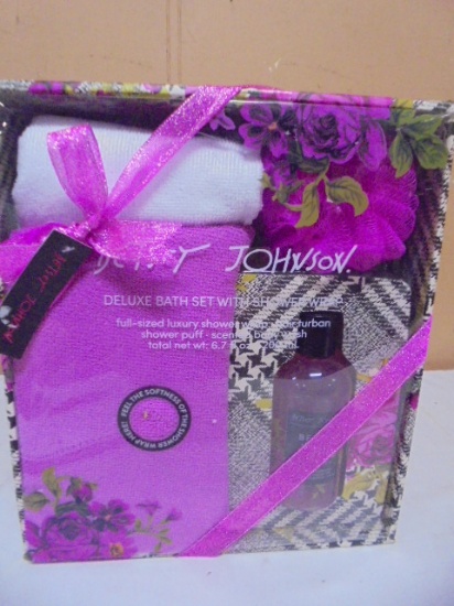 Betsey Johnson Deluxe Bath Set w/ Shower Wrap