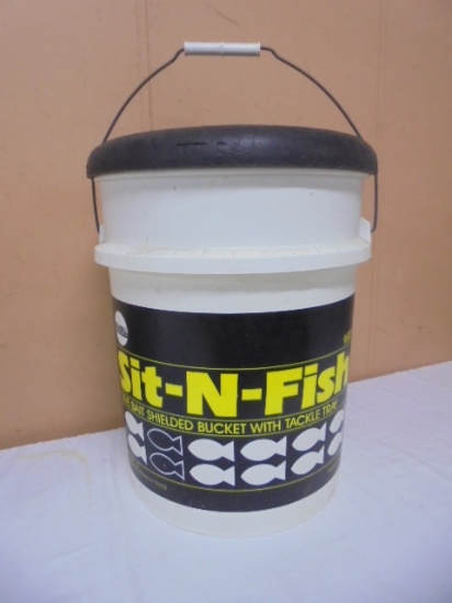 Frabill Sit-N-Fish Live Baitshield Bucketw/ Tackle Tray