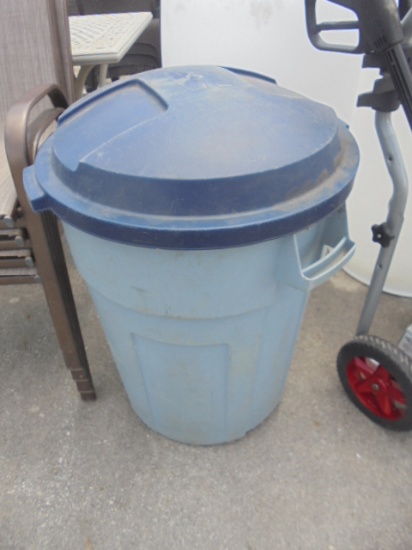 32 Gallon Rubbermaid Trash Can