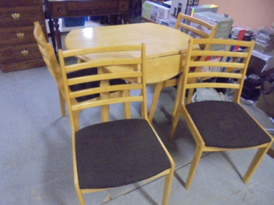 Beautiful Solid Oak Drop Leaf Table w/ 4 Matching Chairs