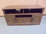 Wooden Flat Panel TV Cabinet w/ 2 Doors & Drawer