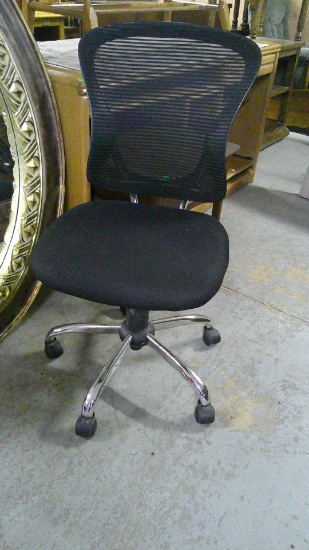 Chrome Leg Rolling Office/Desk Chair