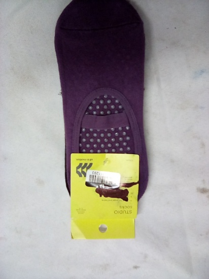 Studio Socks (2 Pair) Fits Shoe Size 4-10