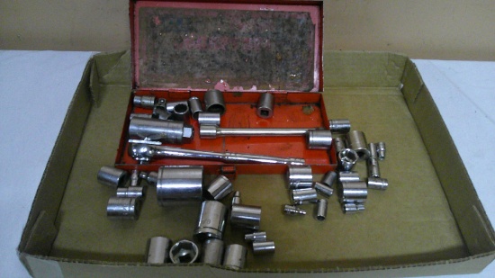 3/8in Drive Ratchet & Assorted Sockets