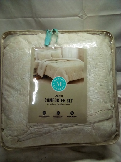 Martha Stewart Queen Comforter Set (1 Comforter & 2 Pillow Shams)