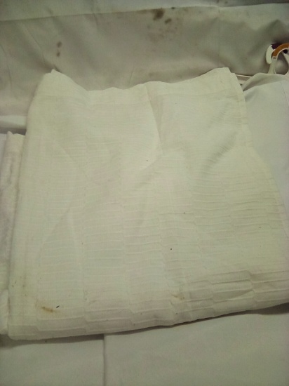Creme Cloth Shower Curtain (Needs Washed)