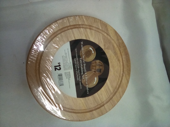 Wooden Cheese Board & Knives (1 Soft Cheese Knife & 1 Aged Cheese Knife)