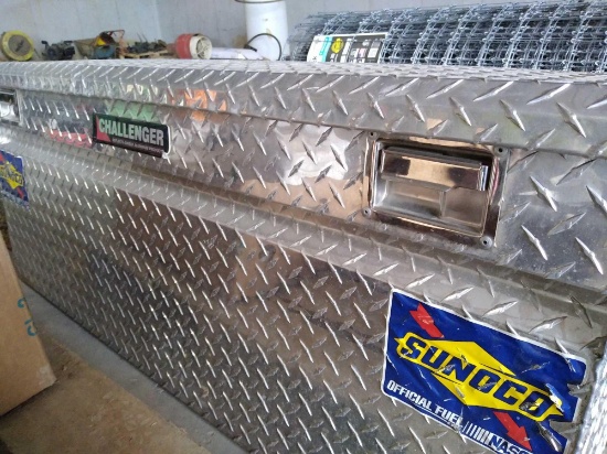 Diamond plate aluminum 4' tool box