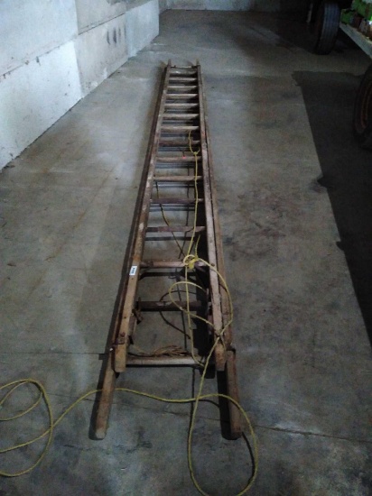 Wooden extension ladder