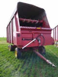 16' Miller Pro forage wagon with roof. Hydraulic drive, requires 1 remote.