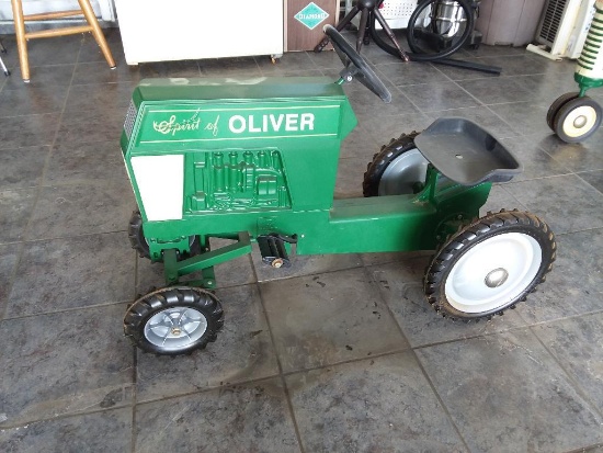 Spirit of Oliver pedal tractor
