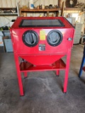 Central Pneumatic  Blast Cabinet 40lb Cap., Max Air Press: 125psi